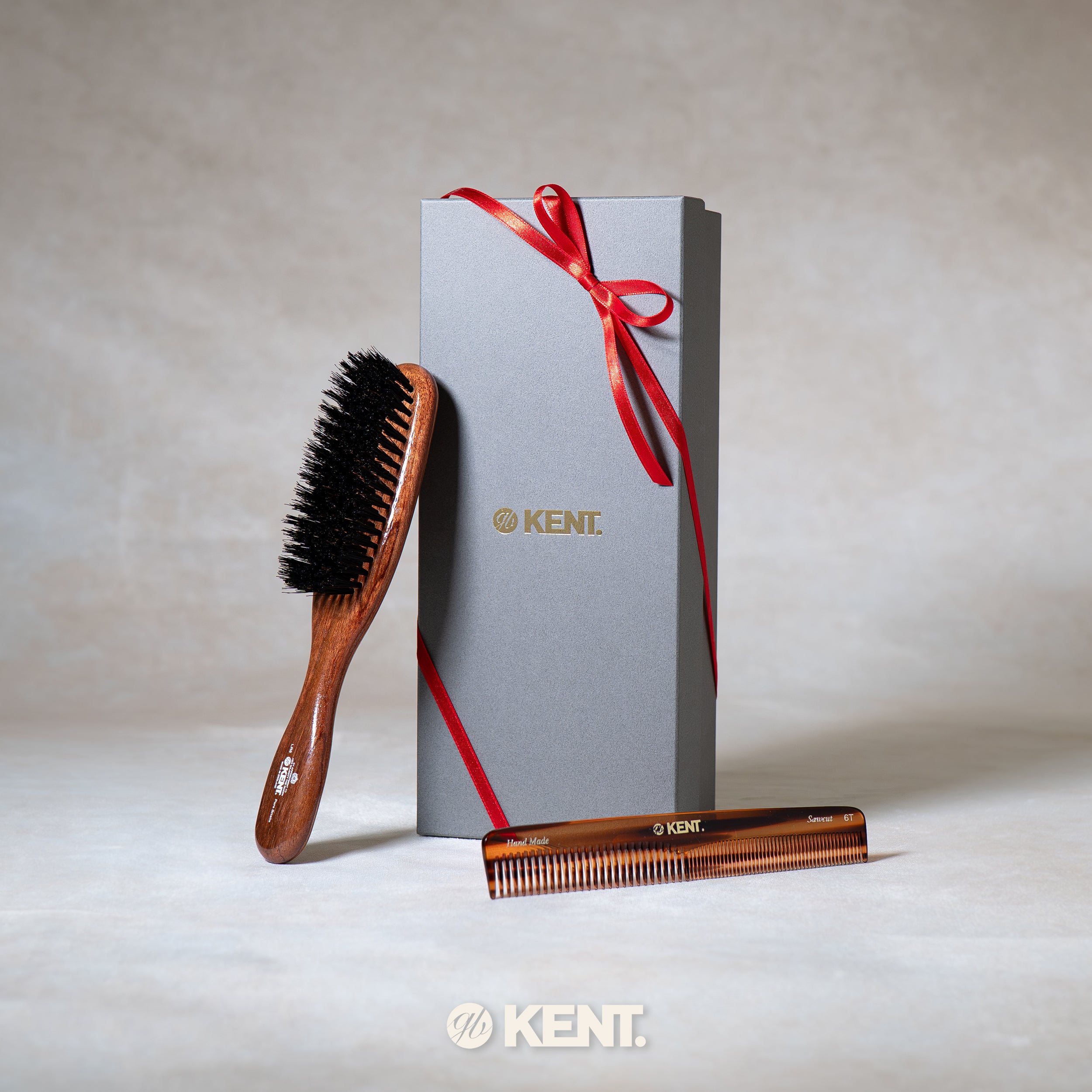 The Finest ヘアブラシ&ハンドメイドヘアコーム ギフトセット クリーニングブラシ付き HCSET-LR6-6T