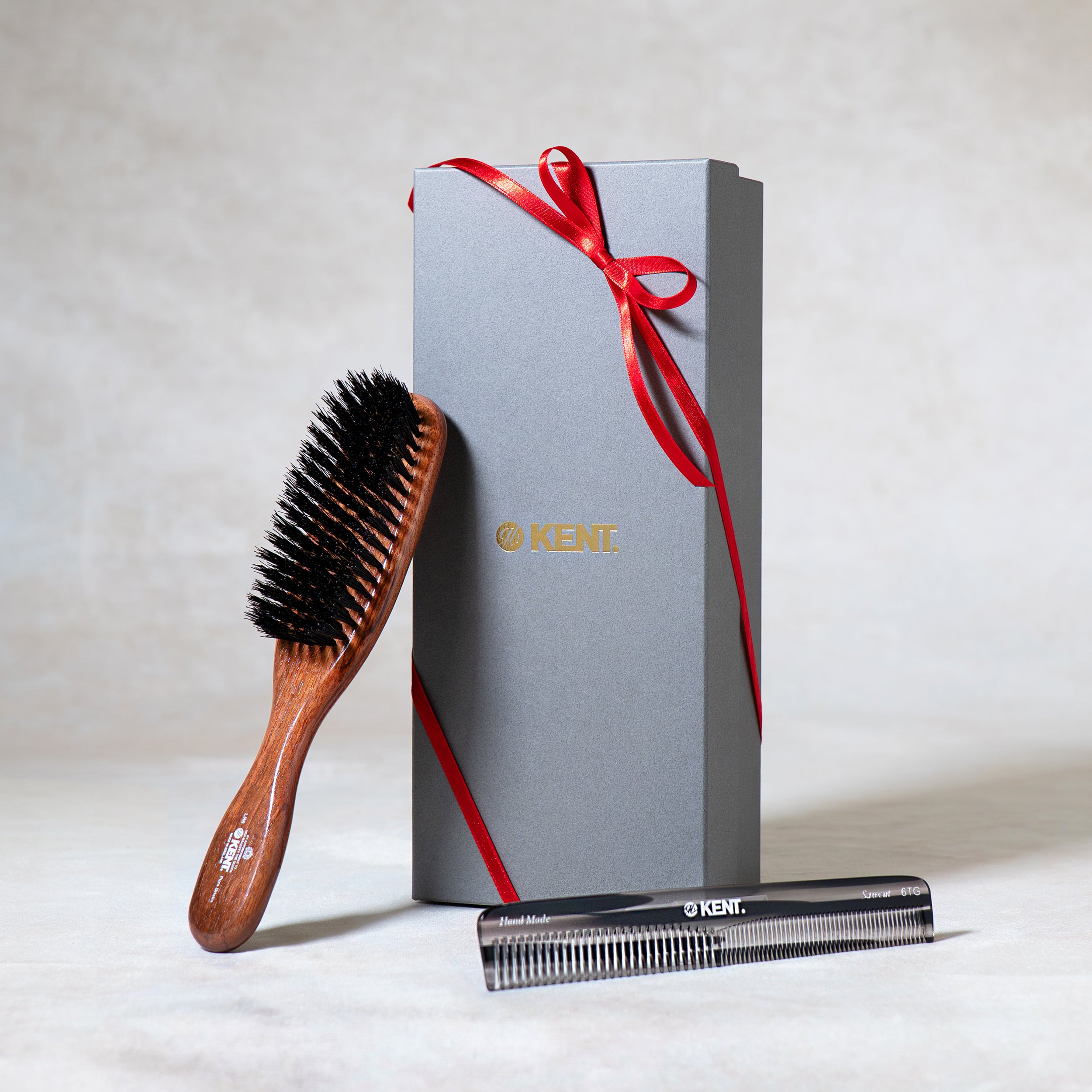 The Finest ヘアブラシ＆ハンドメイドヘアコーム ギフトセット クリーニングブラシ付き  HCSET-LR6-6TG